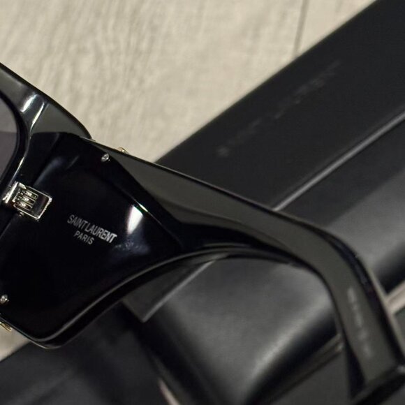 Saint Laurent Black Oversized Sunglasses – Gold Logo Pop - Picture 2 of 9